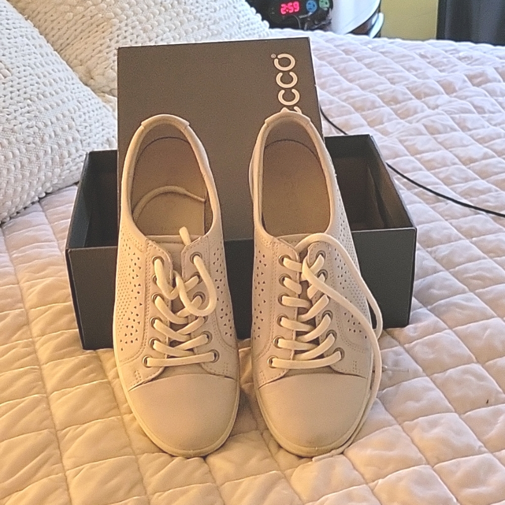 Ecco 9M leather sneakers